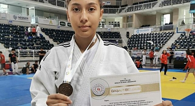 İzmir Yeşilay Spor Kulübü sporcusu Özlem Akgöz, Türkiye 3.sü oldu