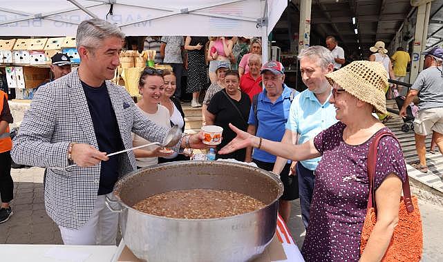 Marmaris Belediyesi'nden aşure ikramı