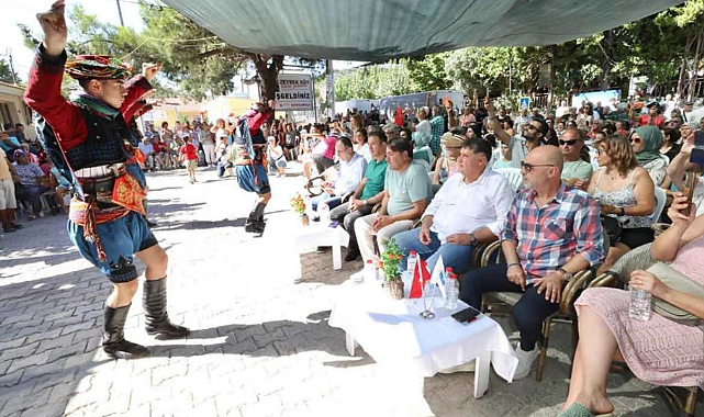 Menderes&#039;te Zeybek Şenliği renkli görüntülere sahne oldu