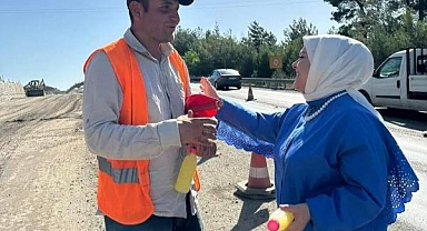 Sıcak havada ikram ettiği limonata yürekleri serinletti