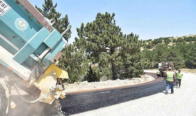 Spil Dağı Yolunda Sathi Kaplama Çalışması Başladı