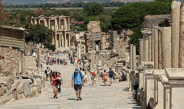 Yılın ilk yarısında İzmir'e yarım milyon turist