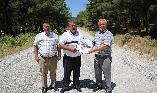 Yol Çalışmaları Muhtarların Takdirini Topluyor