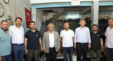 Zeybek Başkan esnafın yanında