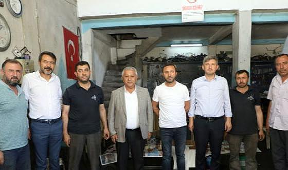 Zeybek Başkan esnafın yanında