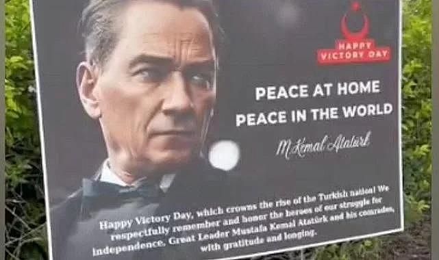 ABD'de yaşayan bir Türk vatandaşı komşularının ve çocuklarının daha iyi tanıması için evinin bahçesine Atatürk bölümü yaptı