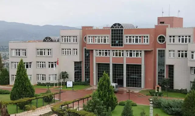 ADÜ&#039;de 2 fakültenin dekanı değişti
