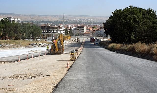 Ali Candan Caddesi'nde asfalt mesaisi