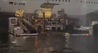 Almanya Frankfurt'ta havalimanı'nı su bastı: Yolculara 2,5 saat erken gelmeleri çağrısı yapıldı