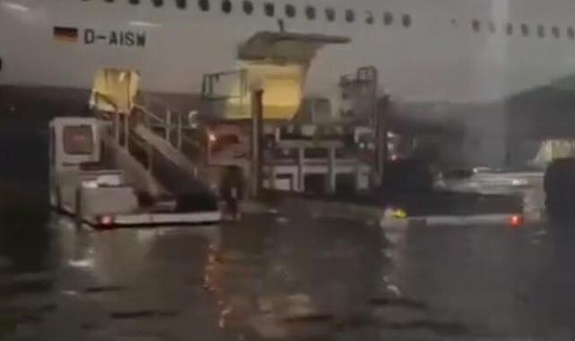 Almanya Frankfurt'ta havalimanı'nı su bastı: Yolculara 2,5 saat erken gelmeleri çağrısı yapıldı
