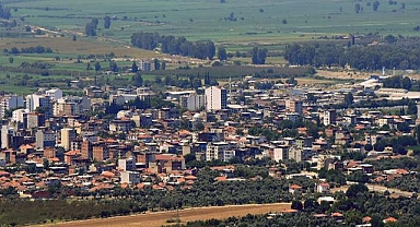 Aydın Büyükşehir Belediyesi İncirliova Türkan Saylan Caddesi'ni yeniliyor
