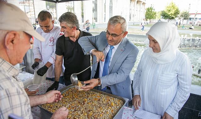 Başkan Işık&#039;tan aşure ikramı