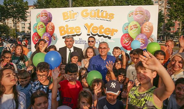 "Bir Gülüş Bize Yeter" büyük bir çoşkuyla karşılandı