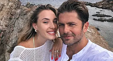 Bozcaada'da tatil yapan çift evlilik planları yapıyor