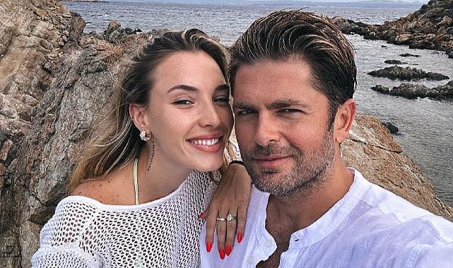 Bozcaada'da tatil yapan çift evlilik planları yapıyor