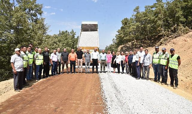 Büyükşehir'den hem Alaşehir'i hem Kiraz'ı sevindiren yol çalışması