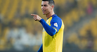 Cristiano Ronaldo, Suudi Arabistan'da ülkenin yerel kıyafetleriyle görüntülendi