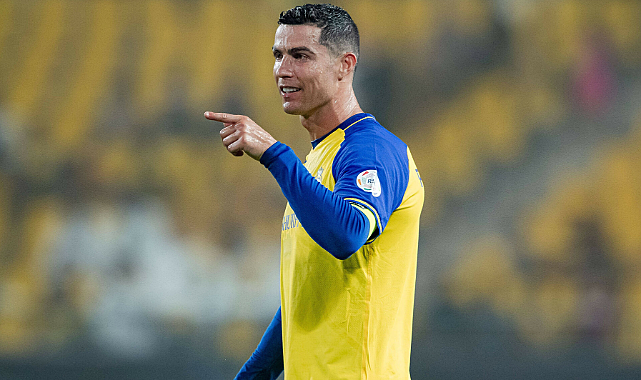 Cristiano Ronaldo, Suudi Arabistan'da ülkenin yerel kıyafetleriyle görüntülendi