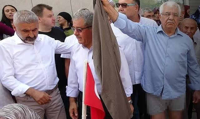 Denizli'de çiftçilerden ilginç banka eylemi: 'Bir donumuz kaldı'