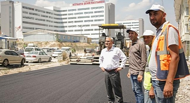 Eken Paşa Caddesi'nde asfalt mesaisi