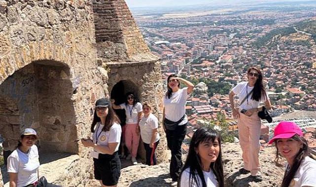 Halk Oyunları Ekipleri Afyonkarahisar'a hayran kaldı