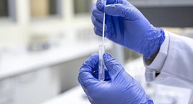 İngiltere'de Kovid-19'un yeni varyantı Eris'in yayıldığı bildirildi