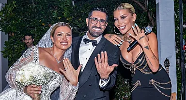 İrem Derici'ye sahnede yüzük taktılar