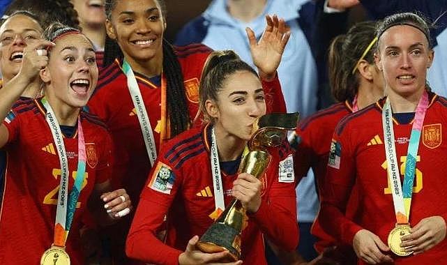 İspanya'ya Dünya Şampiyonluğunu getiren Carmona, maç sonu babasının öldüğünü öğrendi