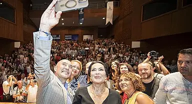 İzmir'de Türkan Şoray sevgisi
