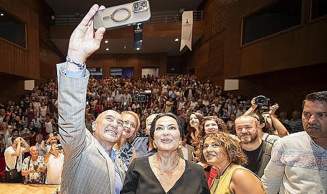 İzmir'de Türkan Şoray sevgisi