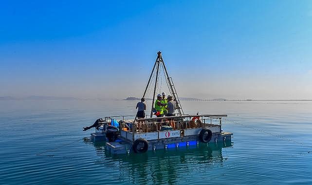İzmir Körfezi'nin 30 farklı noktasından karot örneği alındı