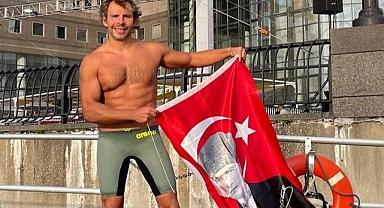 İzmirli Emre'den ABD'de zafer kulacı