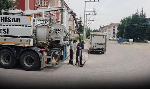 Kanalizasyon ve yağmur suyu hatları temizleniyor