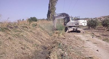 Kırkağaç Karakurt Mahallesinde dere temizliği yapıldı