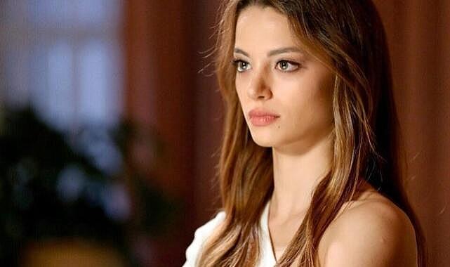 Leyla Tanlar'ın TRT'deki rolü "Bikinili pozu" nedeniyle iptal edildi!