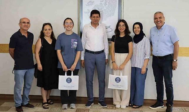 LGS Türkiye birincilerine Başkan Özcan'dan ödül