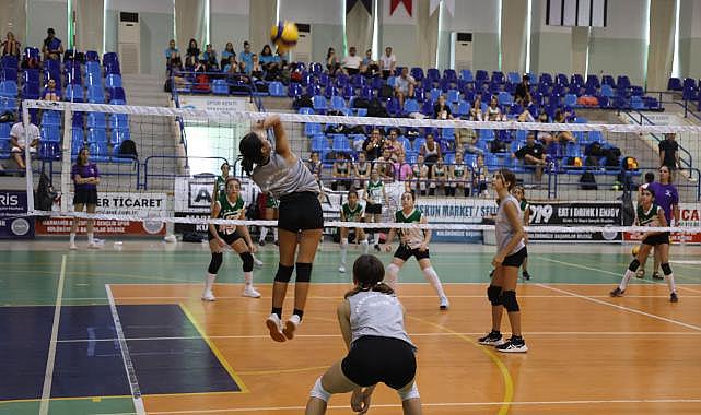 Minik voleybolcular Zafer Bayramı için oynadı