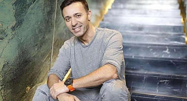 Mustafa Sandal yeni klibinde kayınpederini oynattı