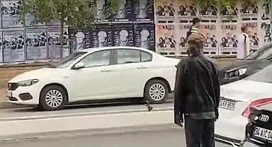 Oyuncu Nejat İşler, Fenerbahçe maçına gidebilmek için otostop çekerken görüntülendi