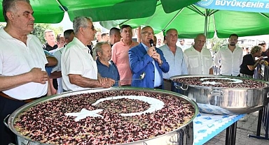 Perşembe pazarında aşure bereketi