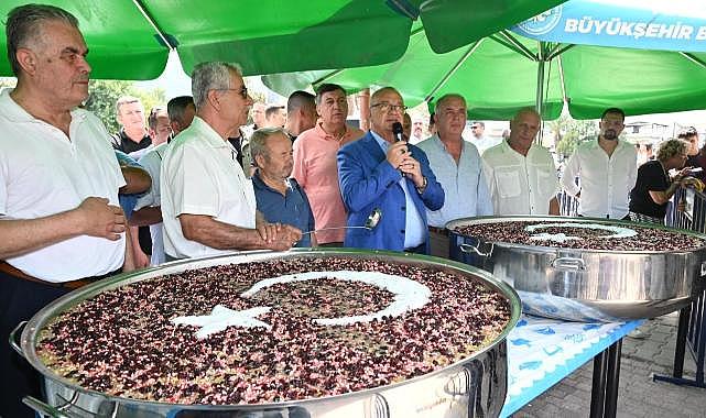 Perşembe pazarında aşure bereketi