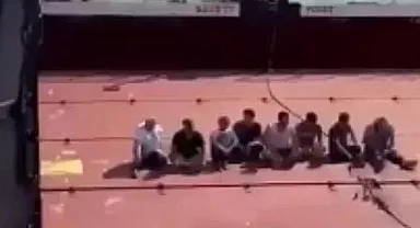 Rusya Karadeniz'de Türk gemisine helikopterli denetim gerçekleştirdi. Mürettebat Bozkurt işaretiyle böyle cevap verdi