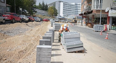 Şehir Hastanesi bölgesinde kaldırım mesaisi