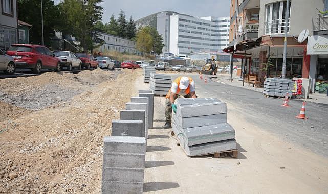 Şehir Hastanesi bölgesinde kaldırım mesaisi