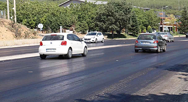 Sıcaklık 42 dereceye çıkınca asfalt eridi!