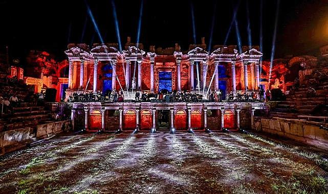 TRT Sanatçıları Denizli'de sahne aldı