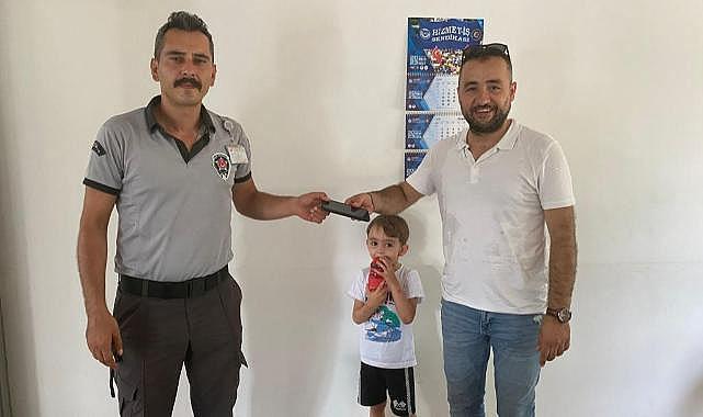 Unutulan eşyalar Büyükşehir ekiplerinin dikkatiyle sahiplerini buldu