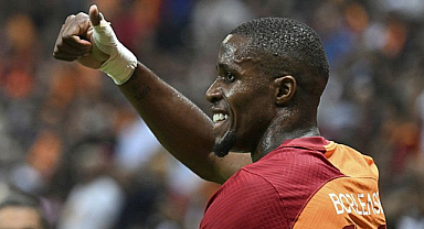 Wilfried Zaha, ayağının tozuyla futbol kulübü satın aldı