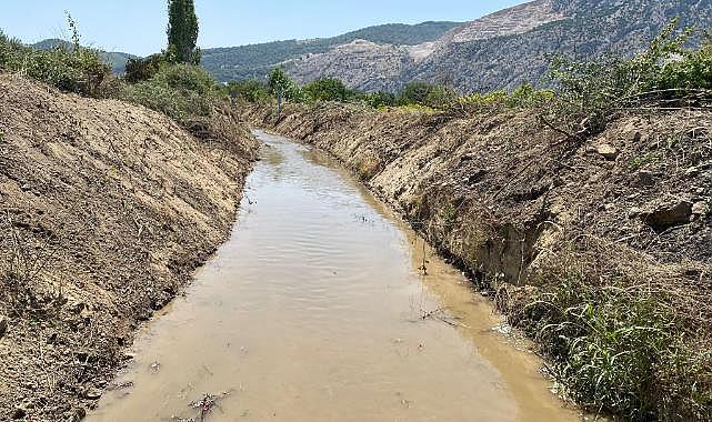 Yukarıçobanisa Mahallesinde dere temizliği yapıldı