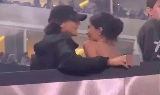 Aşkın ilk fotoğrafı! Aylardır sevgili oldukları iddia ediliyordu: Konserde böyle yakalandılar